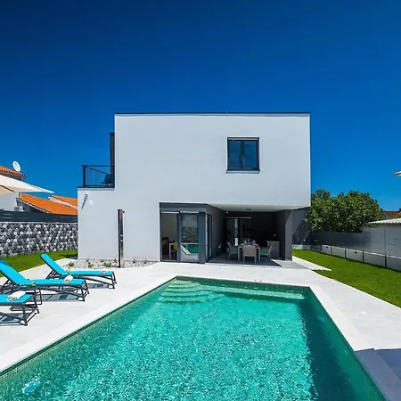 Holiday home Moderna *