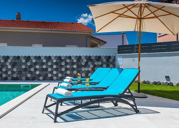 Moderna 펜션 풀라