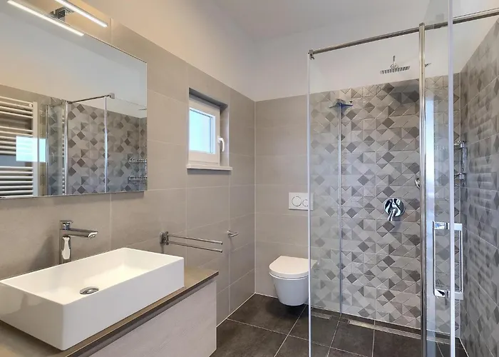 Moderna 펜션 풀라