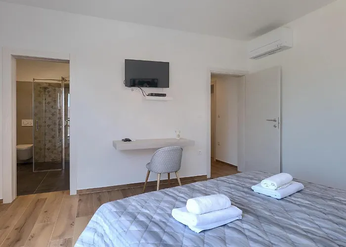 펜션 Moderna 풀라