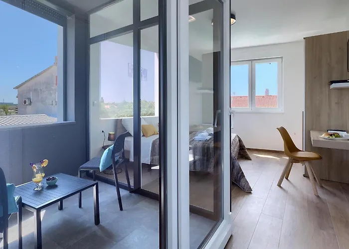 Moderna 펜션 풀라