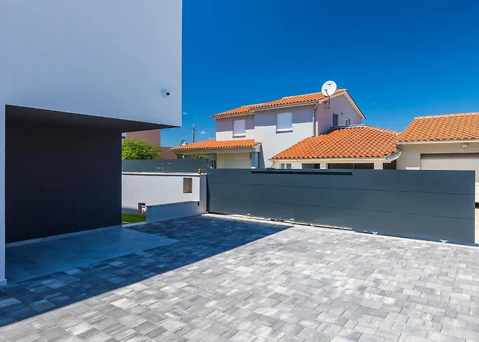 펜션 Moderna 풀라